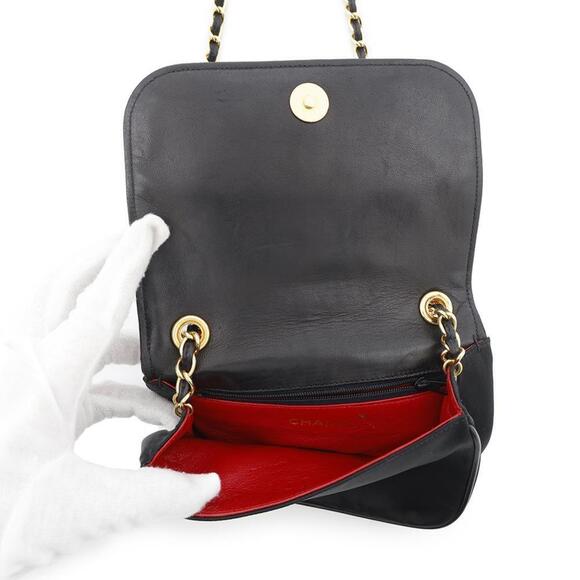 CHANEL Black Logo Shoulder Bag - Picture 5 of 16